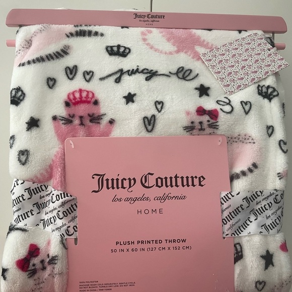 Juicy Couture🐈⬛ plush throw blanket of princess cats 50in x60in - Picture 1 of 5